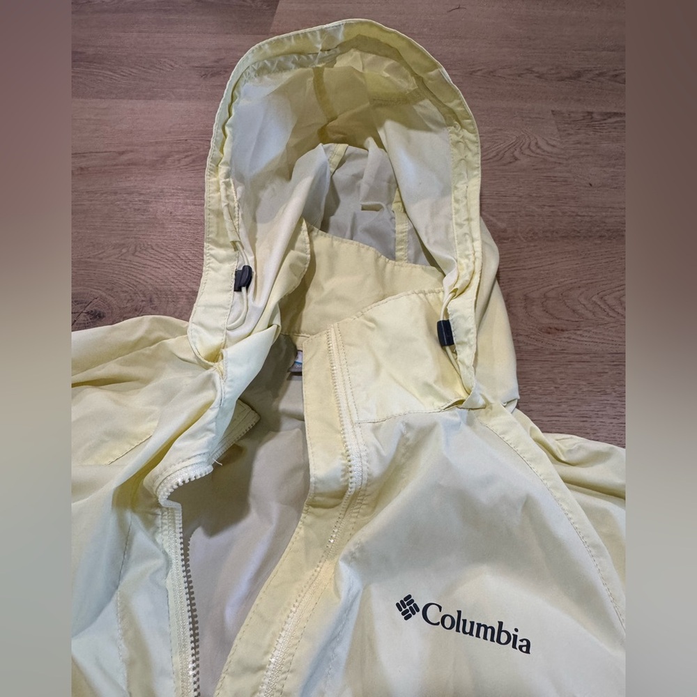 Lightweight Columbia Rain Jacket/Wind Breaker